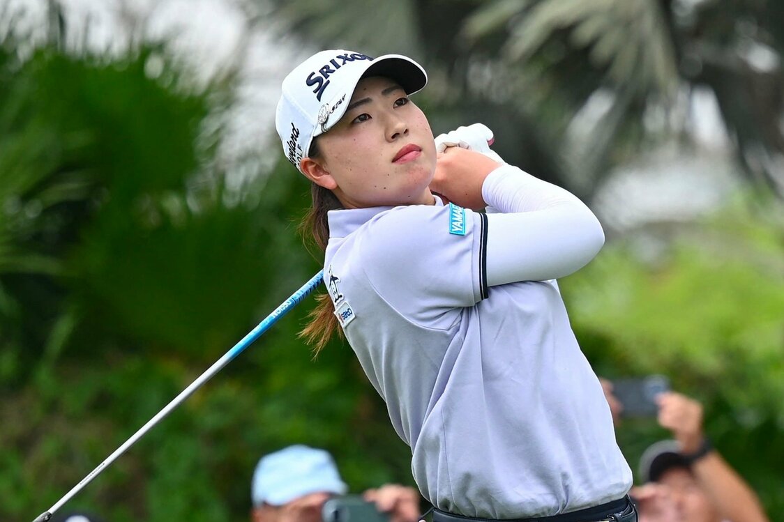 LPGAブルーベイトーナメントの最終ラウンドで、ティーショットを打つ竹田麗央＝2025年3月9日、中国・海南島（AFP＝時事）