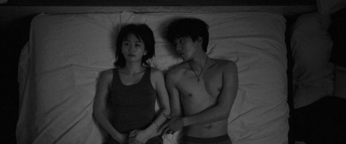 れいこは「トト・モレッティ」と名乗って声をかけてきた謎の男（坂東龍汰）とホテルで一夜を過ごす　© bouquet garni films