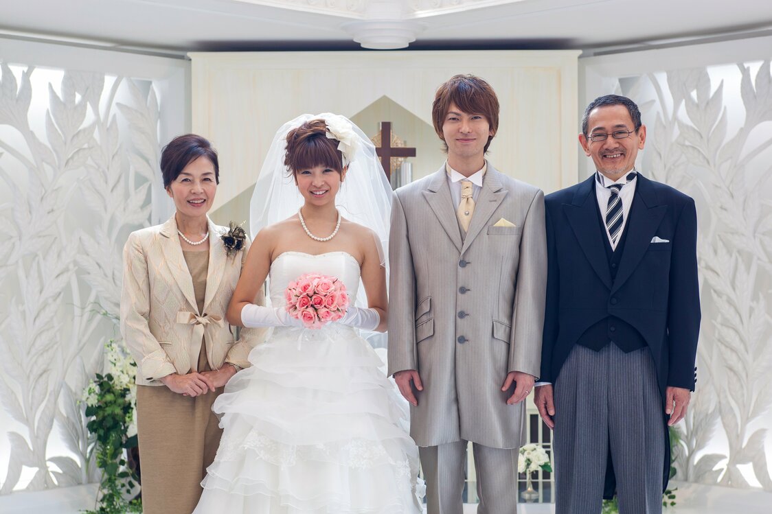 Brides in Western dress also wear white. (© Pixta)