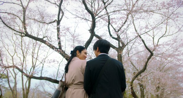 大学入学を果たした春の日、智はどんな風を感じたのだろうか ©THRONE / KARAVAN Pictures