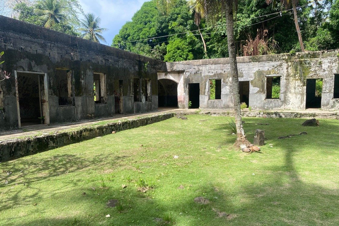 El patio del hospital de Tonowas. (© Julian Ryall)