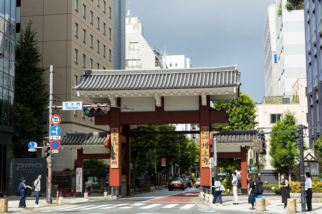 A principios del periodo Meiji, parte de los terrenos del templo fueron expropiados por el Gobierno y el portal Daimon fue cedido a la entonces prefectura de Tokio. El portal fue devuelto por el Gobierno metropolitano de Tokio al Zōjōji en el año 2016.