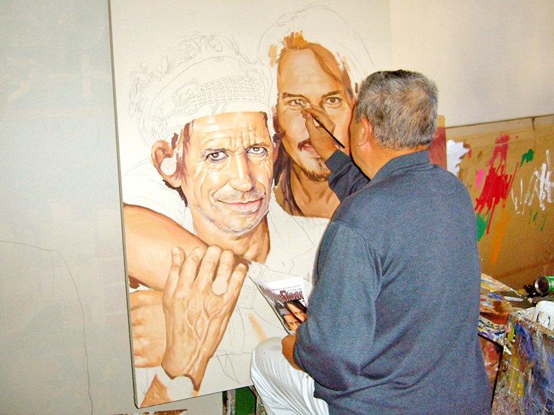 Trabajando con pintura acrílica, de secado rápido. A la hora de pintar los rostros, los primeros quince minutos resultan decisivos (Imagen cortesía de Ōshita Takeo)
