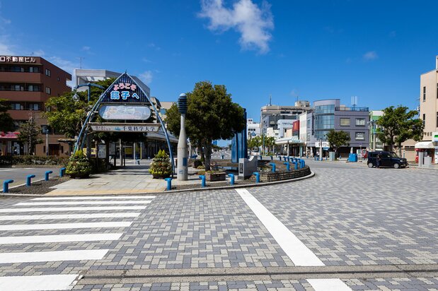 JR総武本線「銚子」駅前。東京からは総武本線の特急「しおさい」で1時間50分