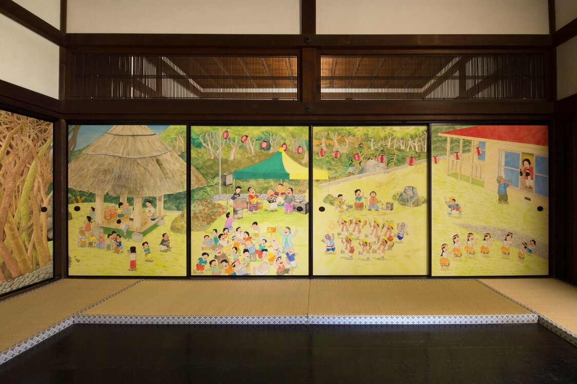 The fusuma paintings on the eastern side of the hall.
