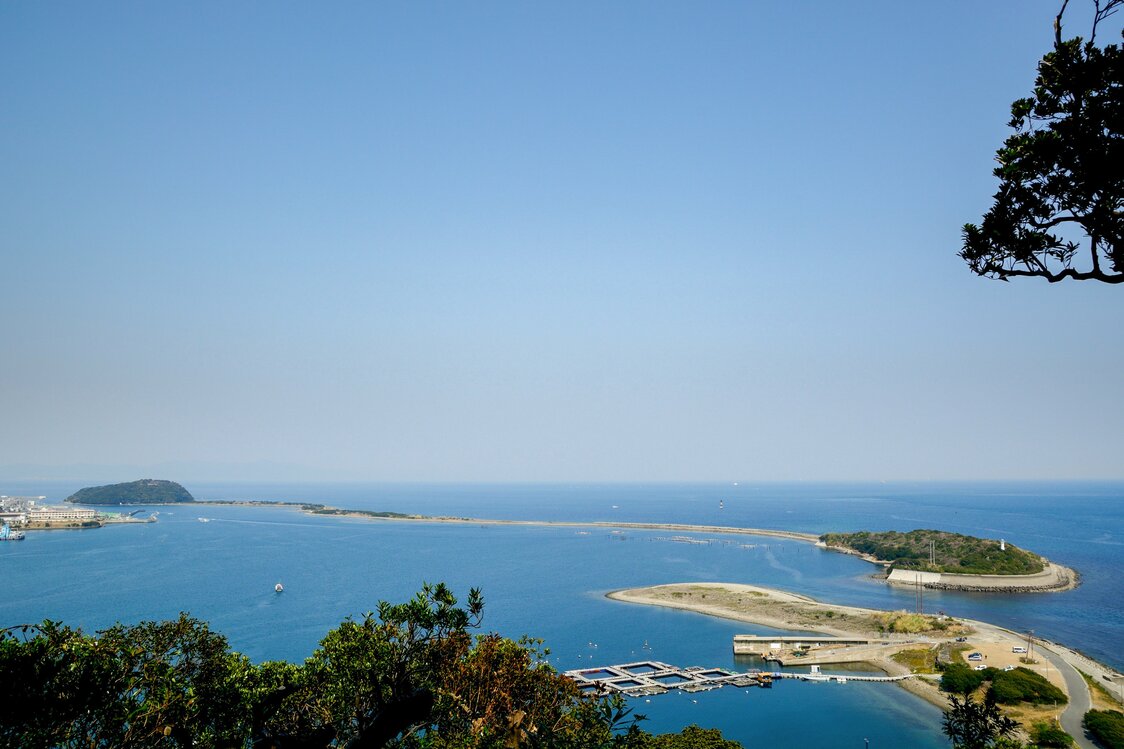 淡路島東部にある約3キロの砂州・成ヶ島　写真：PIXTA