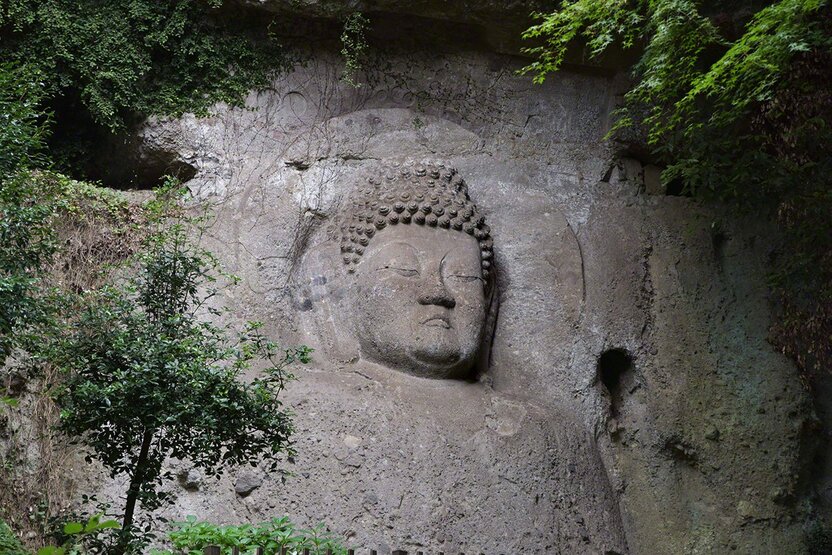 (© مودا توموهيرو)