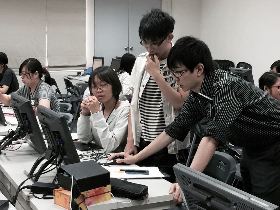 Itoso Kenji se rend à Taïwan plusieurs fois par an pour donner des cours aux étudiants en études d’animation de l’Université de technologie de Tainan, jumelée avec l’université Seikei d’Osaka.