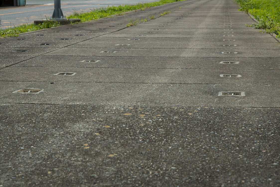 En Fukushima Dai-ni todavía se conservan las huellas del cable que se tendió en una operación de gran escala. (Imagen tomada en septiembre de 2020).