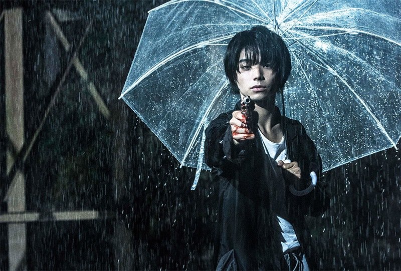 Revolver (© Yoshimoto Kôgyô)