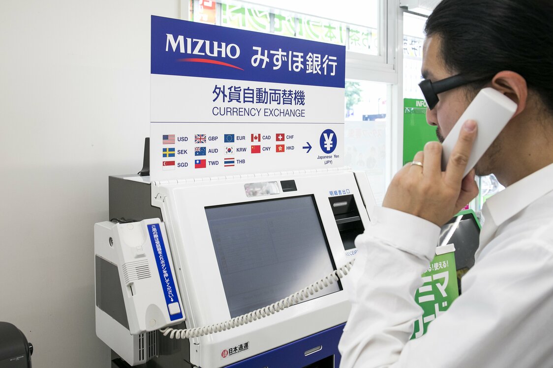 Customers can call for assistance in English, Chinese, Korean, and Japanese.