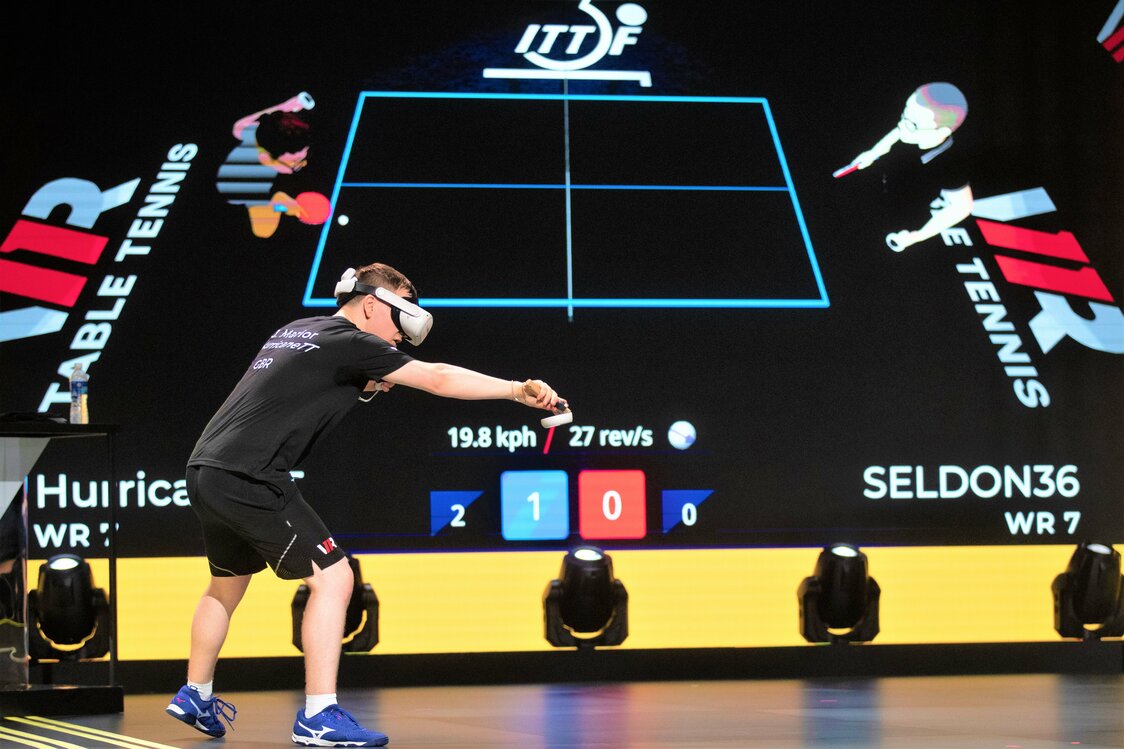 卓球競技はエキシビションマッチとして行われ、VR卓球ゲーム『Eleven VR』を使用した　©EYEPRESS via Reuters Connect
