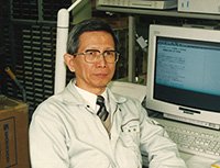 青柳卓雄,在日本光电的研究室(1994年)