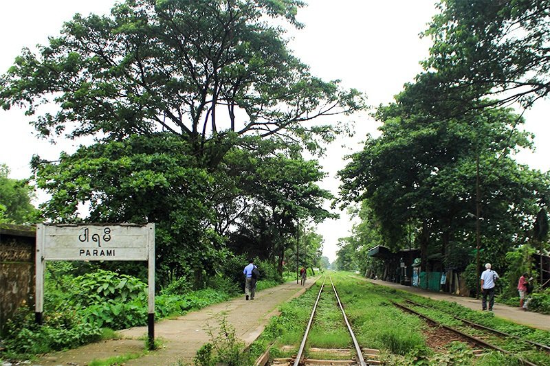 Parami Station is in a residential area.