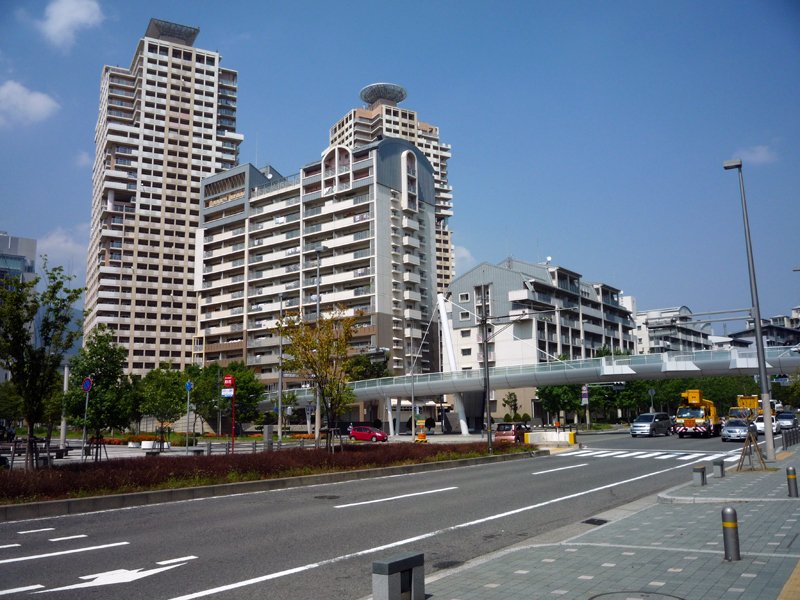 神戸の湾岸地域には復興住宅が立ち並び、新しい住宅地として注目されている。