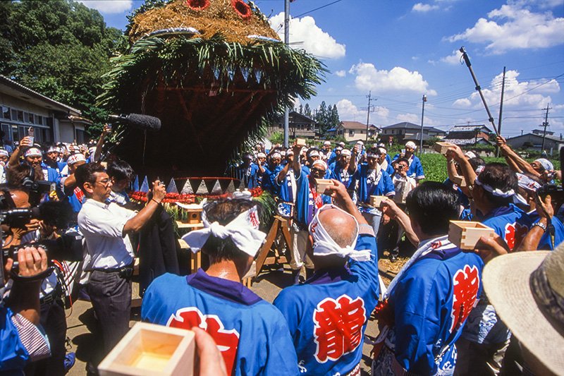 白髭神社で鏡開き。「入魂の儀」によって、「龍蛇」が「龍神」に生まれ変わった