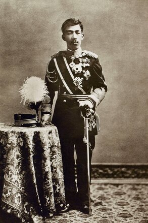 Наследный принц Ёсихито (император Тайсё) около 1908 г. (© Библиотека изображений Мэри Эванс / Aflo)