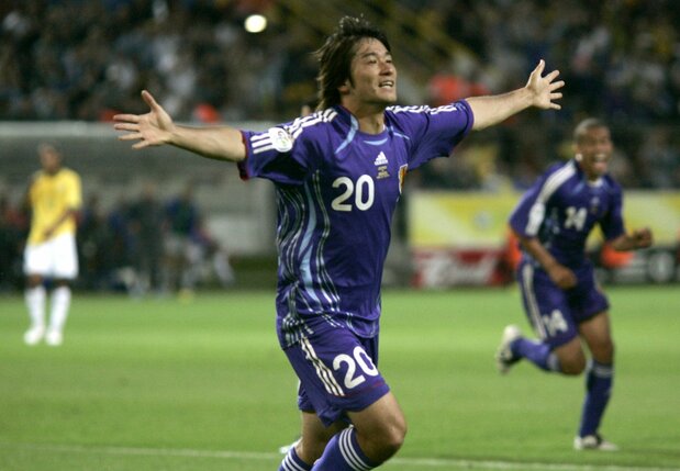 W杯ドイツ大会予選リーグ、対ブラジル戦で先制ゴールを決めた玉田(中央) 2006年6月22日(ドイツ ドルトムント)Reuters