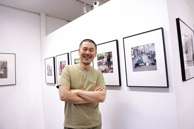 En la exposición Nimotsu (Equipaje), organizada por la Zen Foto Gallery.