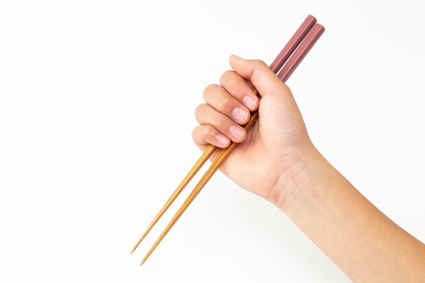 Nigiri-bashi. (PIXTA)