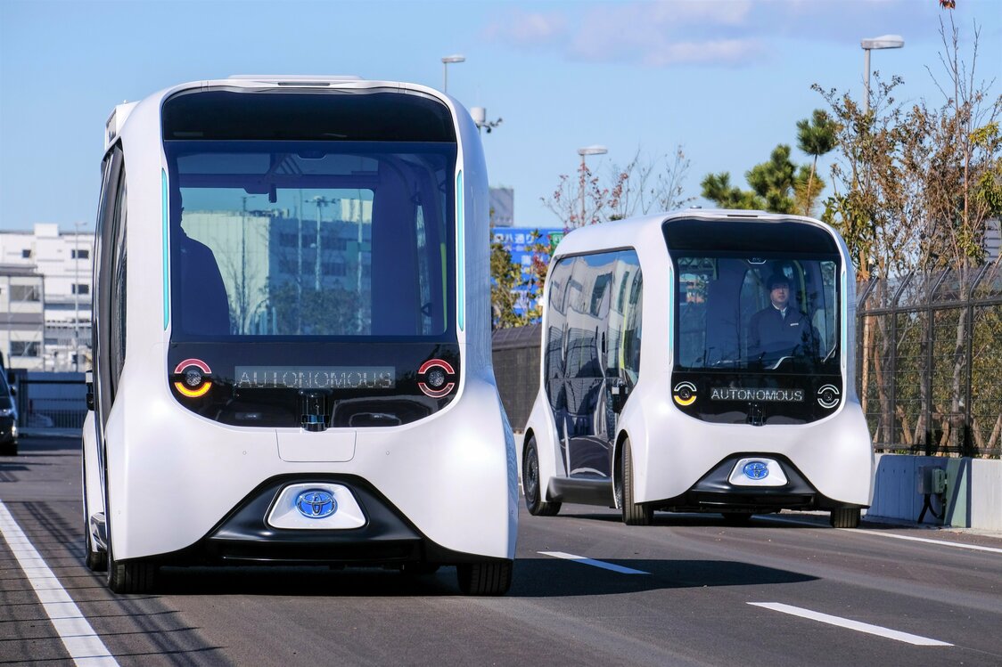 2021年の東京五輪の選手村で採用された自動運転型EV、トヨタ「e-Palette」は接触事故を起こして話題となったが、その自動運転はレベル2で、事故原因はオペレーターの過失とされた　©TOYOTA