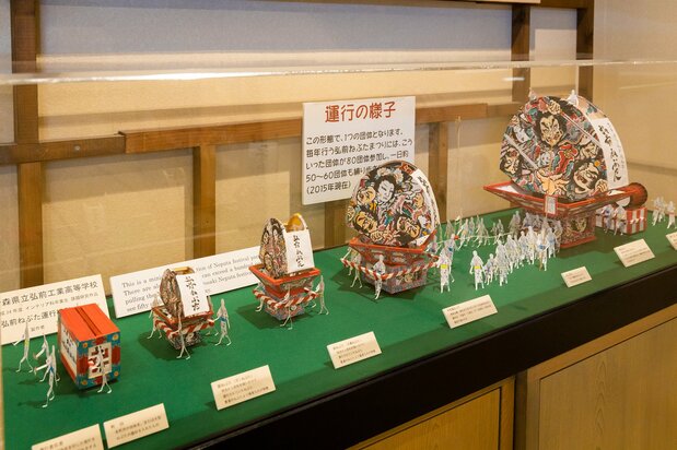 地元の高校生が作成した、ねぷた運行の隊列の模型