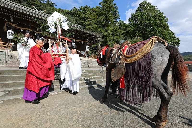 岛根县太田市 物部神社的神职人员