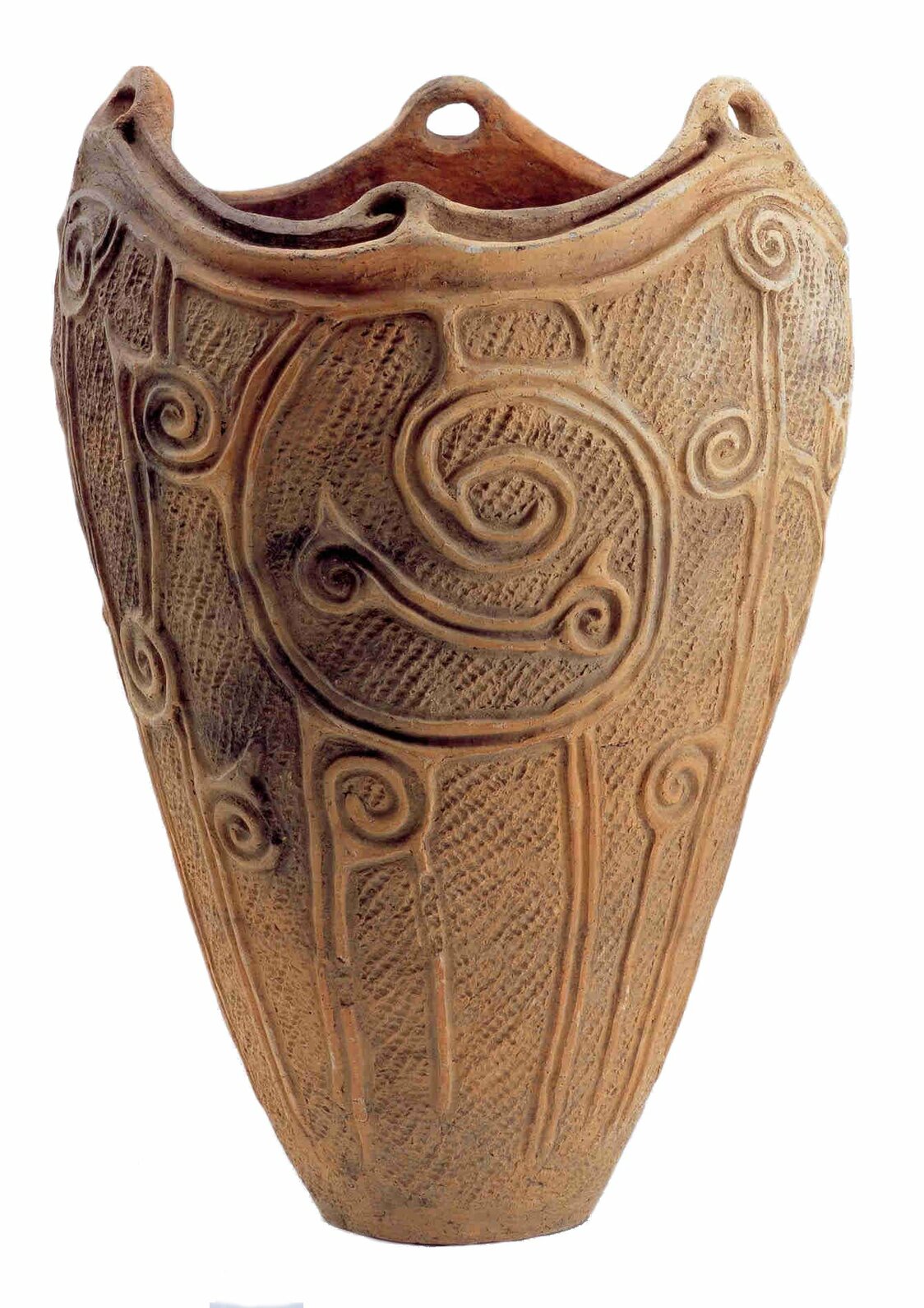 Vasija en forma de ánfora con diseños en espiral encontrada en el yacimiento arqueológico de Tsunagi, en la ciudad de Morioka (prefectura de Iwate). Declarada bien cultural relevante. (Fotografía cortesía de Centro de Interpretación de Sitios Arqueológicos Municipal de Morioka)