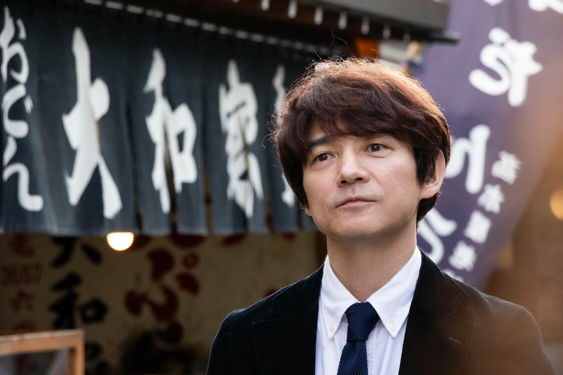 サラリーマンを辞めて念願の小説家になった満男（吉岡秀隆）が、亡き妻の七回忌の法要で、久々に葛飾・柴又の実家「くるまや」を訪れる　©2019 松竹株式会社