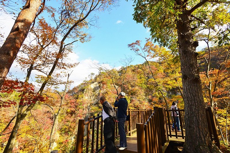 Narukokyō está acondicionado con un mirador y una senda turística. Fotografía de Shoepress.