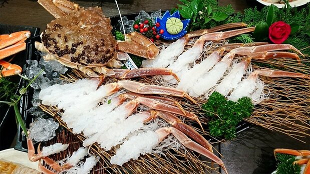 Snow crab sashimi has a distinctive sweetness that captivates crab lovers.