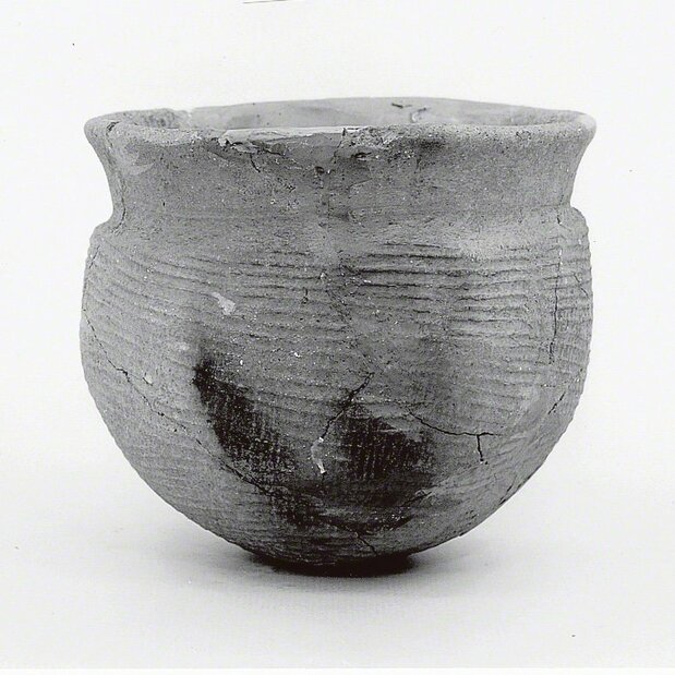 An earthenware vessel found at Site 5. (Courtesy of Munakata Taisha)
