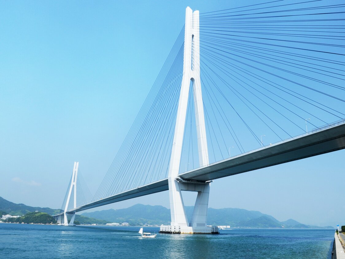 连接广岛县生口岛和爱媛县大三岛的多多罗大桥