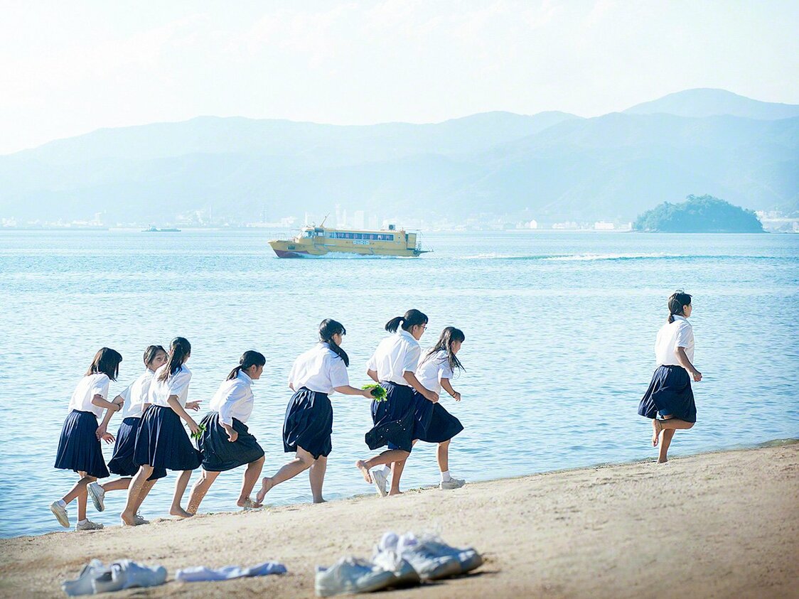 瀬戸内海は、幼い頃からの彼女たちの遊び場だ（因島）