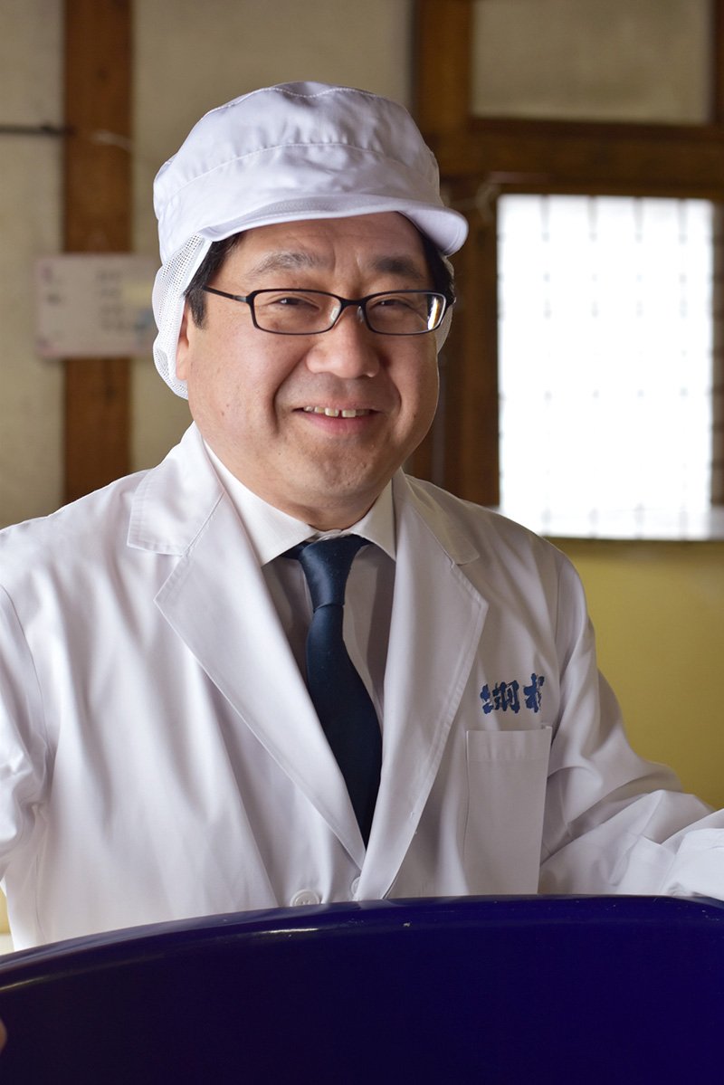 Nakano Masumi, presidente del Sindicato de Fabricantes de Sake de Yamagata y cuarto gerente de Dewazakura Shuzō. Su negocio ganó el premio a la mejor bodega de sake de la década en el International Wine Challenge (IWC) en 2016.