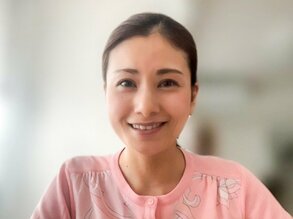 児童精神科医・山口有紗さん。国立成育医療研究センターこころの診療部臨床研究員、内閣官房こども家庭庁設立準備室室員。子どもの虐待防止センターに所属し、地域の児童相談所や一時保護所での相談業務などを行なっている