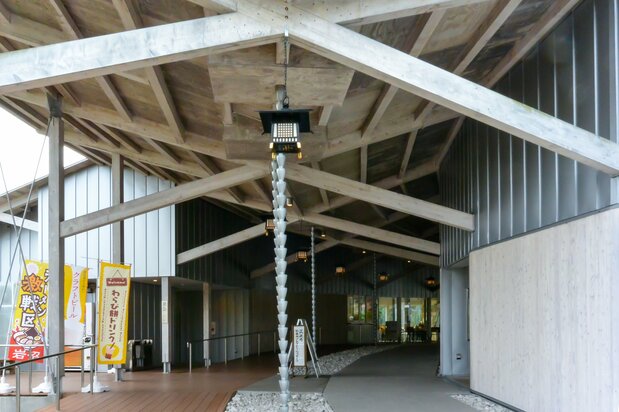 Посетители могут передохнуть в кафе Sando Terrace. (© Shibuya Nobuhiro)