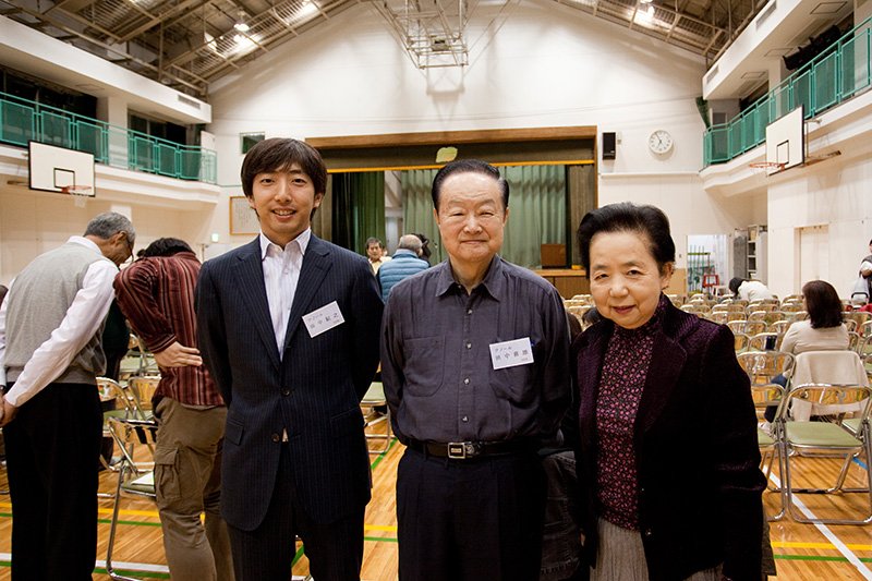 Famille Tanaka : (de gauche à droite) Noriyuki, Yoshio et Tamiko