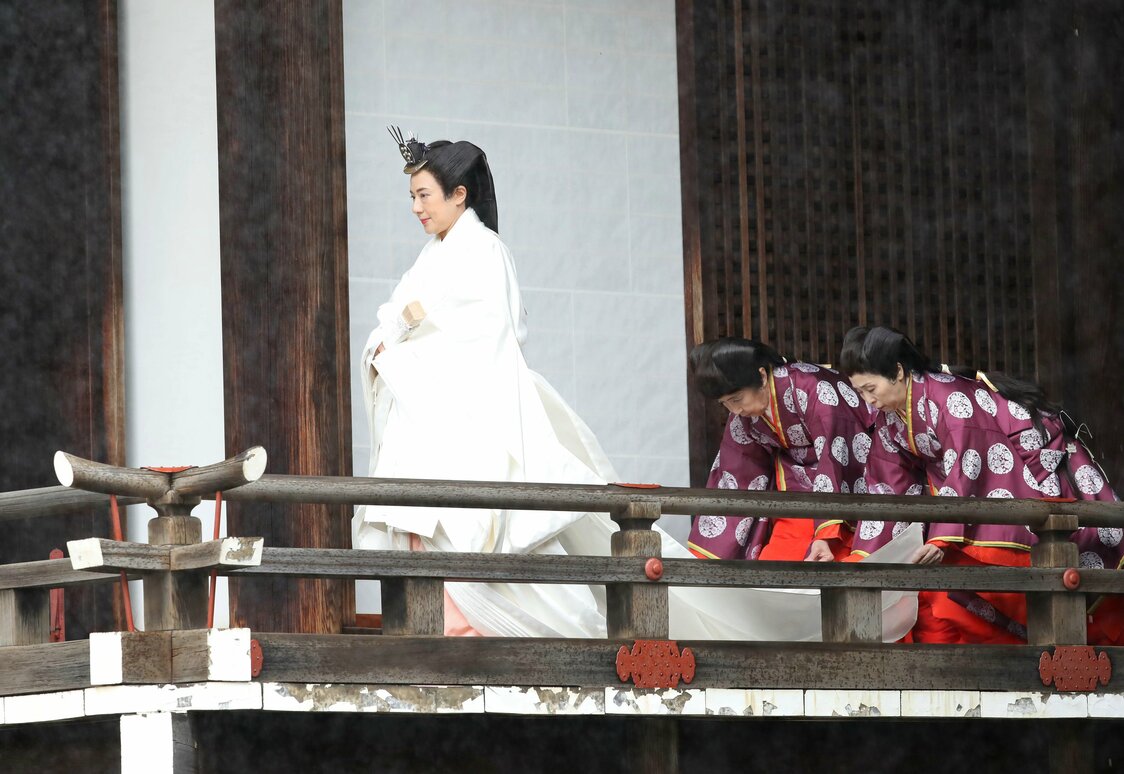 Empress Masako at the morning ritual. (© Jiji; pool photo)