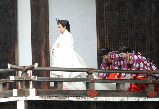 Empress Masako at the morning ritual. (© Jiji; pool photo)