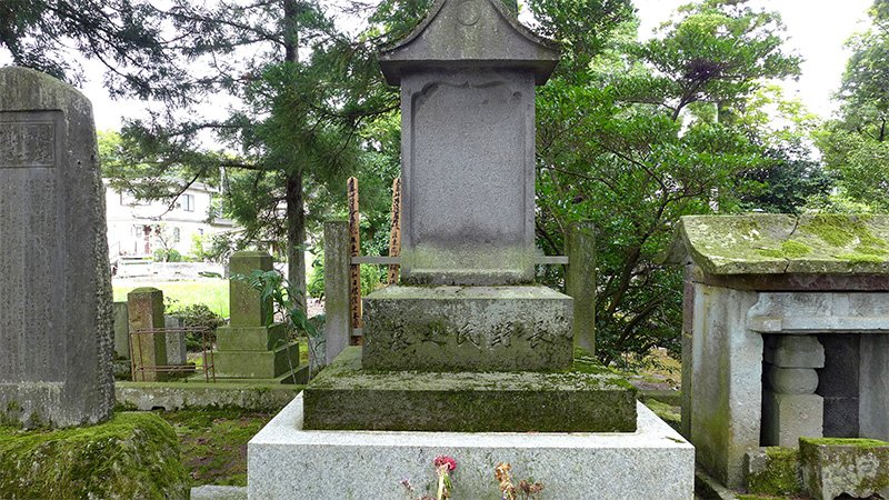 長野宇平治の墓地は郷里の新潟県上越市の長遠寺にある（撮影：片倉 佳史）