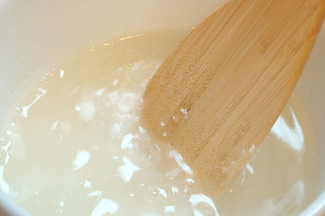 沸騰させて煮溶かす（PIXTA）