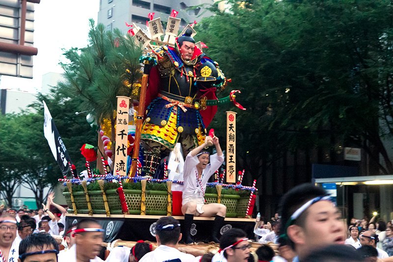 「台上がり」を務める内藤さん。