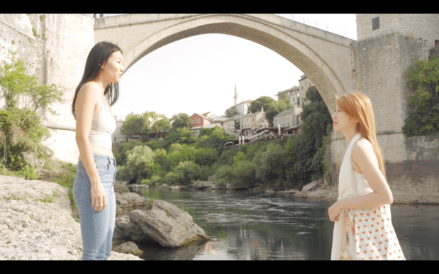 ジェイを探すエヴァは、彼を知る女性に出会う ©cinemadrifters