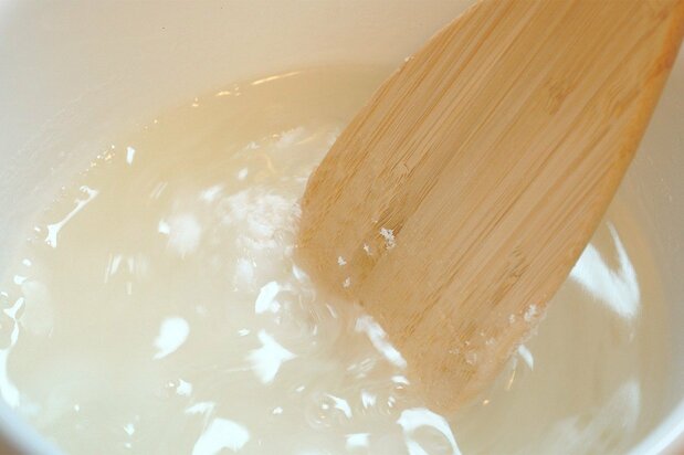 沸騰させて煮溶かす(PIXTA)