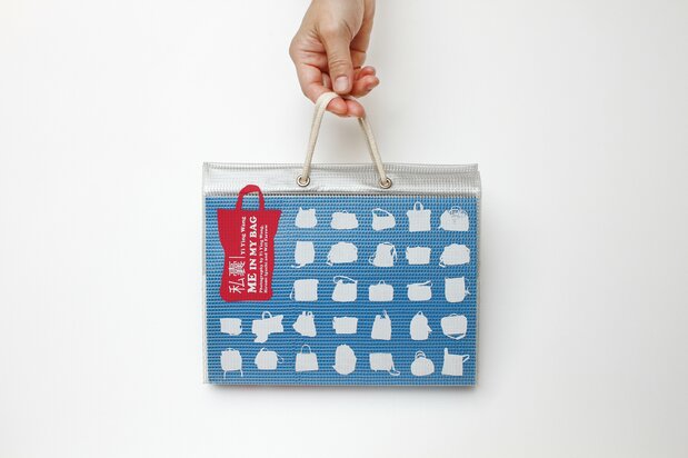 『私嚢 ME IN MY BAG』（2007年）100人のバッグの中身を実録。書籍自体が手ひものついたバッグの形をしている