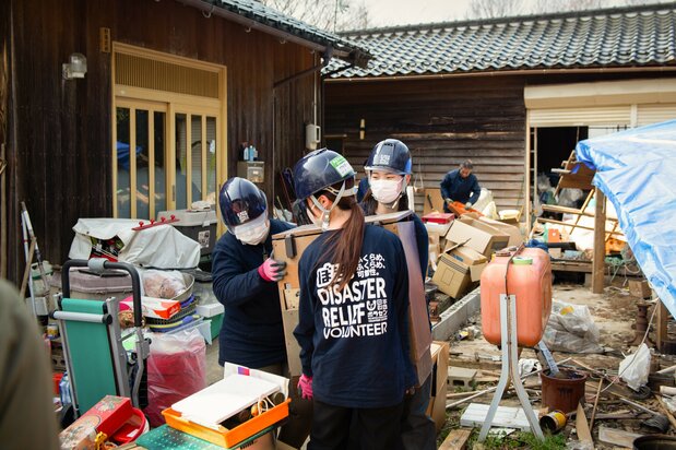 大切なオーディオを運ぶ。同じサイズの重厚なスピーカーも2つあった