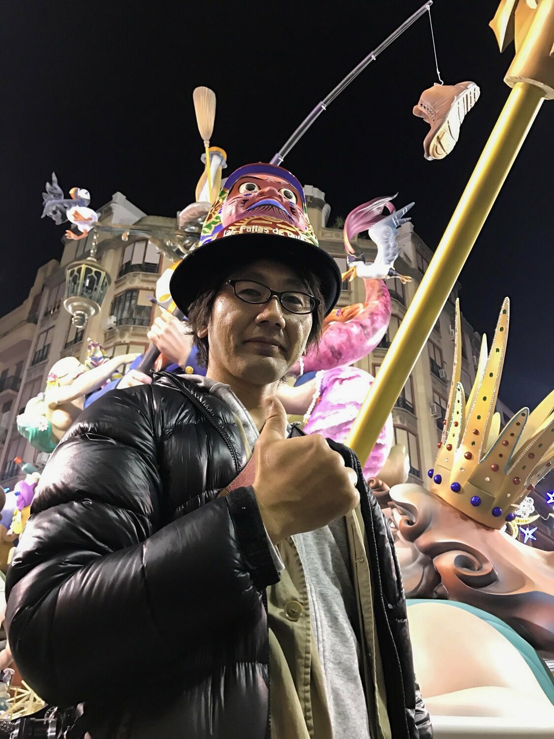 Hashimoto aux Fallas de Valence, arborant un chapeau hariko (photo avec l’aimable autorisation de Hashimoto Shôichi)