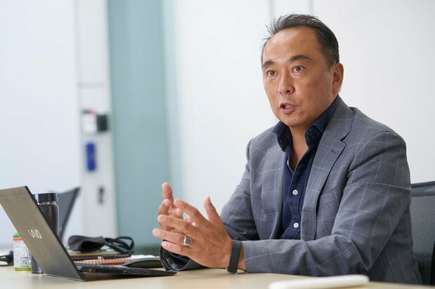 インタビューに答える山本太郎ソニー株式会社サービスビジネスグループ部長兼ホークアイ・アジアパシフィックのヴァイスプレジデント 撮影:高山浩数