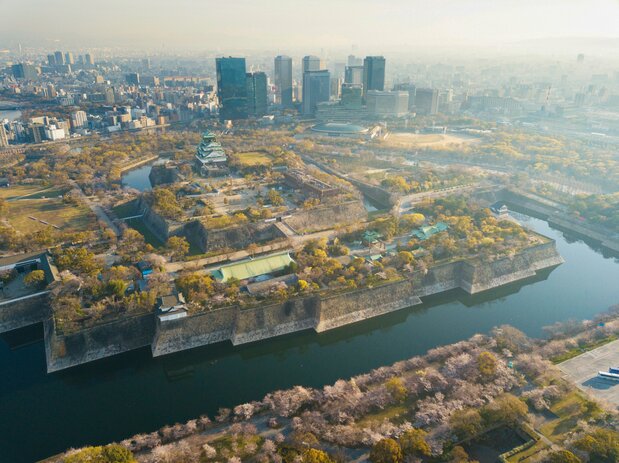 大阪城公园以大阪城天守阁为中心,占地广阔